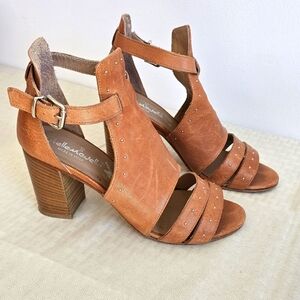 🏆HOST PICK🏆Stellemovelle ITALY Brown Camel Heeled Sandals Open Toe Size 7